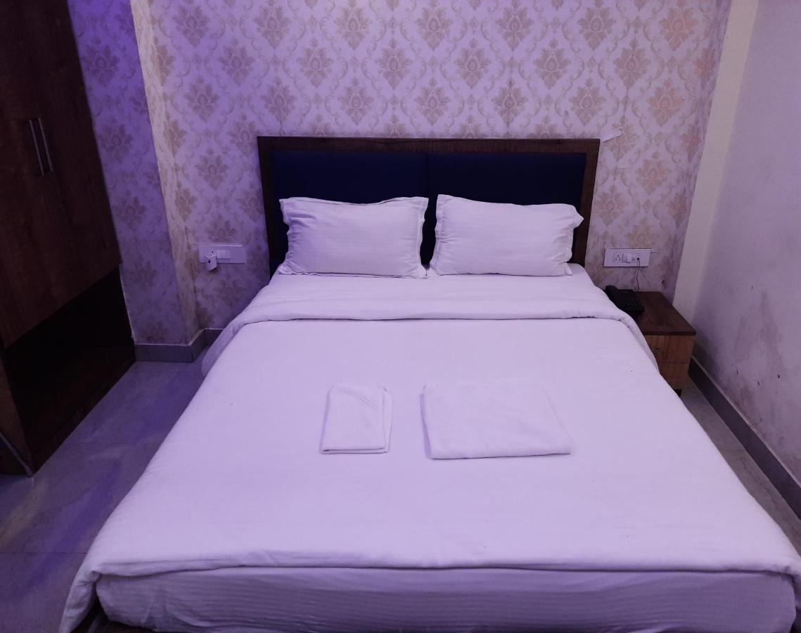 Hotel Delight Deluxe Pipra Dewās Exteriér fotografie