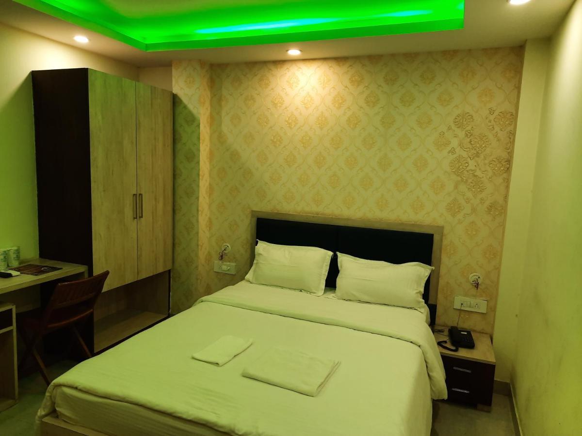 Hotel Delight Deluxe Pipra Dewās Exteriér fotografie