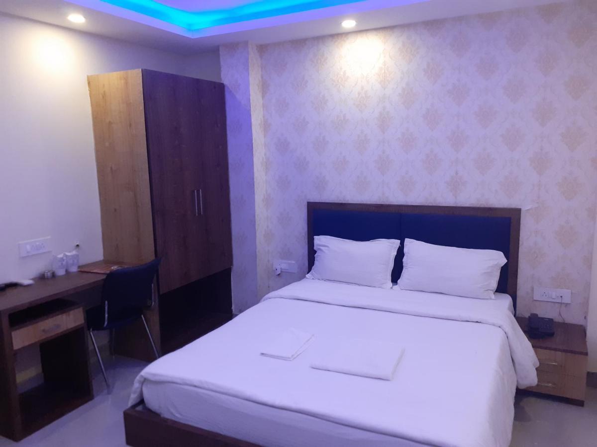 Hotel Delight Deluxe Pipra Dewās Exteriér fotografie