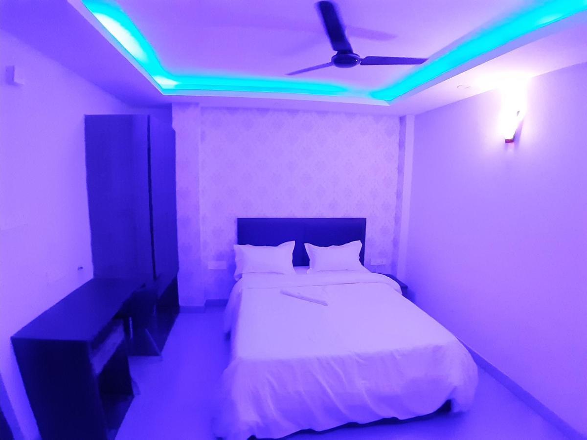 Hotel Delight Deluxe Pipra Dewās Exteriér fotografie