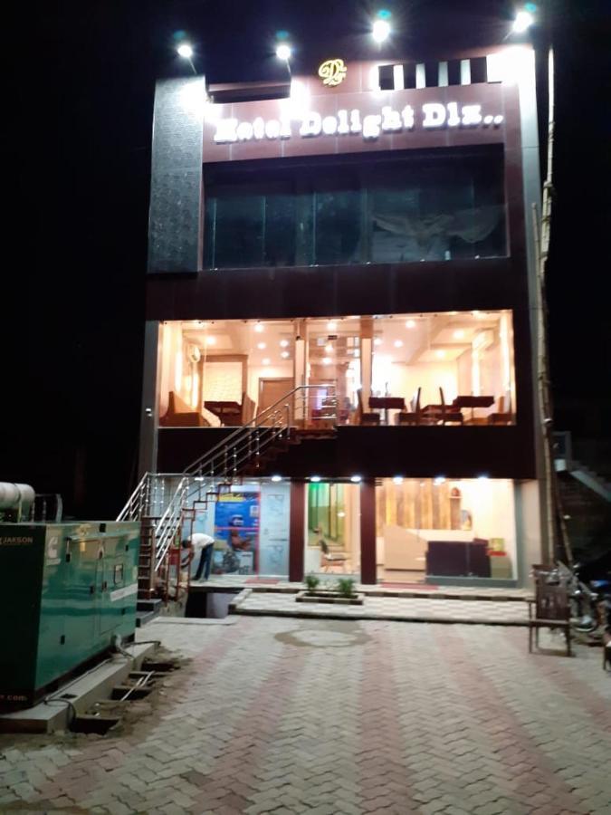 Hotel Delight Deluxe Pipra Dewās Exteriér fotografie
